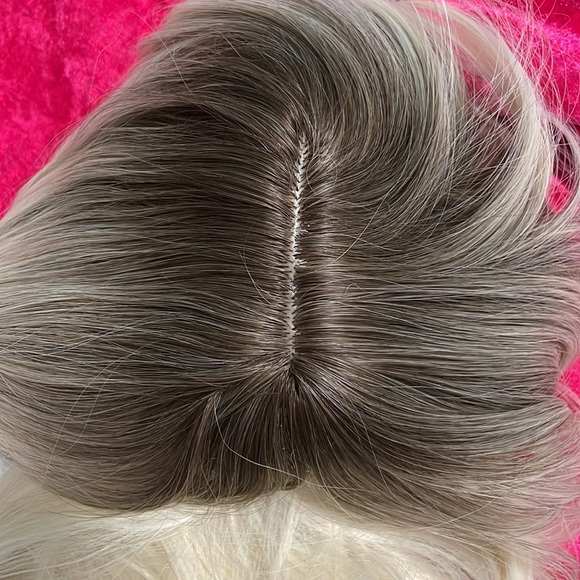 Ombré blonde synthetic wig 24” - Picture 6 of 8